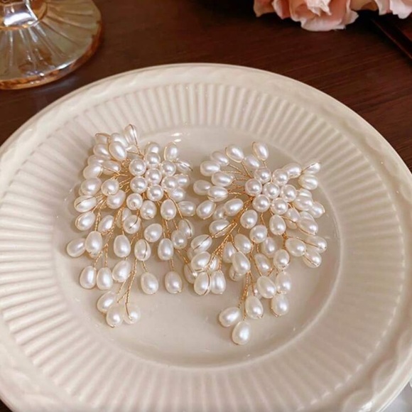 ✨NEW Elegant Pearl Cluster Earrings - Picture 3 of 5